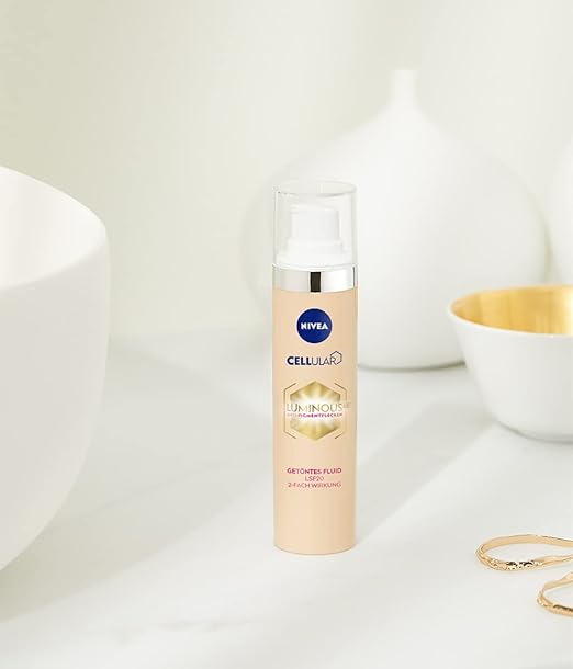 NIVEA Cellular Luminous 630 Anti-Pigmentflecken Getöntes Fluid LSF20 (40 ml), Gesichtspflege gegen Pigmentflecken und Altersflecken, feuchtigkeitsspendendes Fluid mit Hyaluron